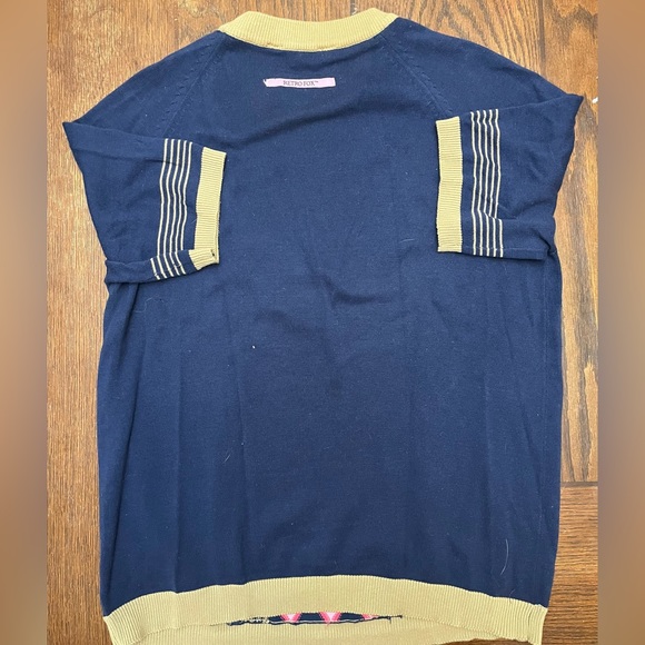 Amazing Short Sleeved Sweater Just in Time for SUMMER Retro Fox Size Medium EUC - Picture 3 of 3